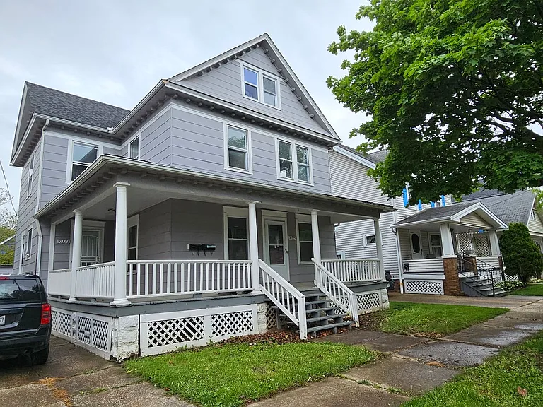 10323-10325 Bernard Ave — Photo 1