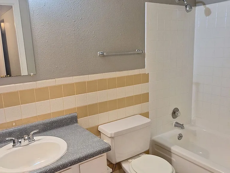 Lawnwood Apartments — Photo 8