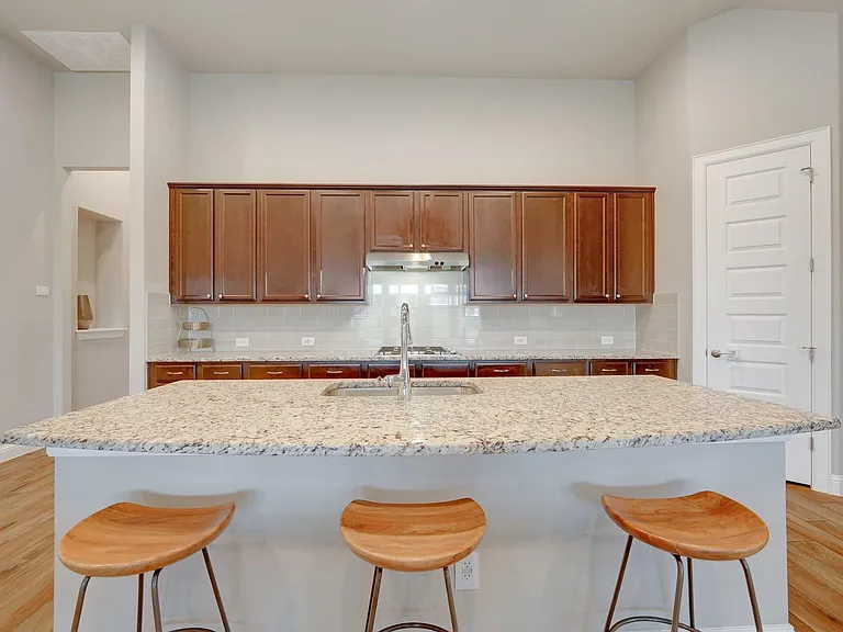 6813 Leonardo Dr — Photo 8