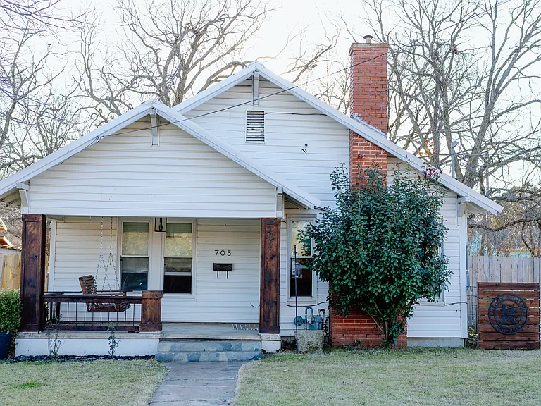705 S Jackson St — Photo 2