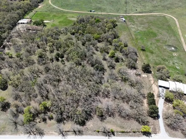 528 Huddleston Rd, Sunset, TX 76270