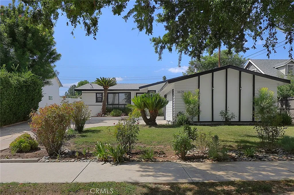 4 bed, 1354 sqft, $5,495 — Photo 1
