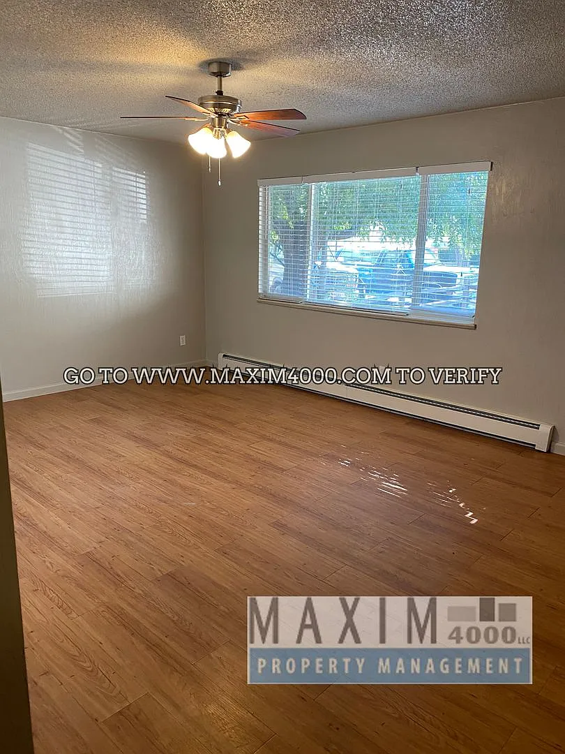 1035-1037 Cedar Way — Photo 2