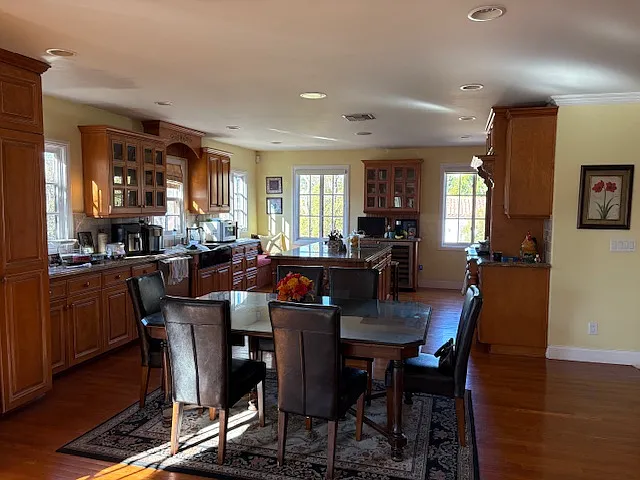 10328 Dunkirk Ave — Photo 4