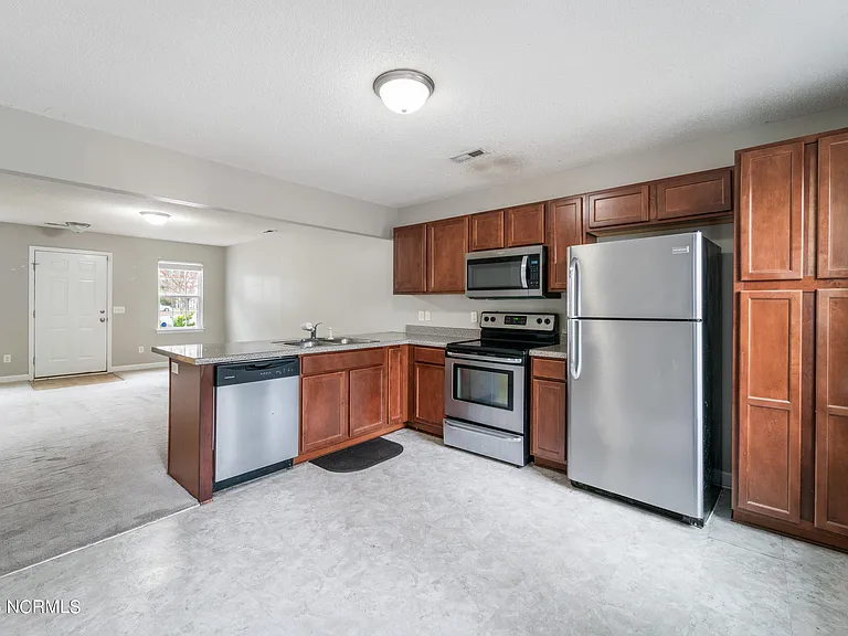 300 Burley Dr #10 — Photo 5