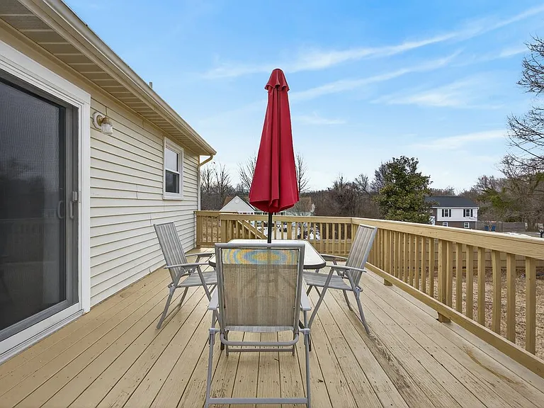 136 Stevens Dr — Photo 38