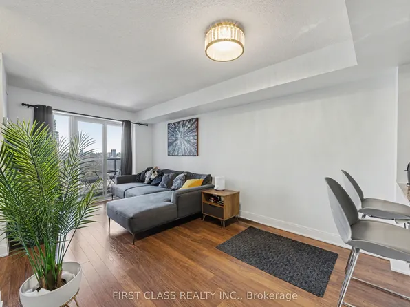 135 Village Green Sq #2519, Toronto, ON M1S 0G4