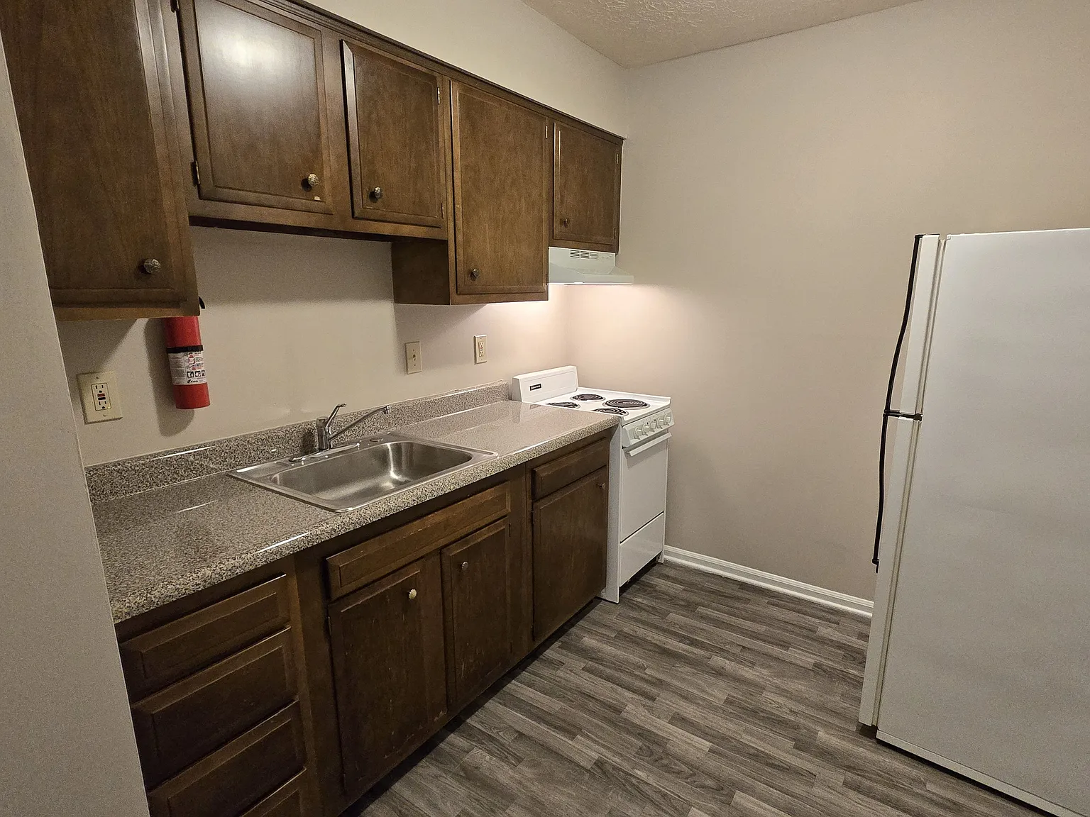 Bon Air Apartments — Photo 2