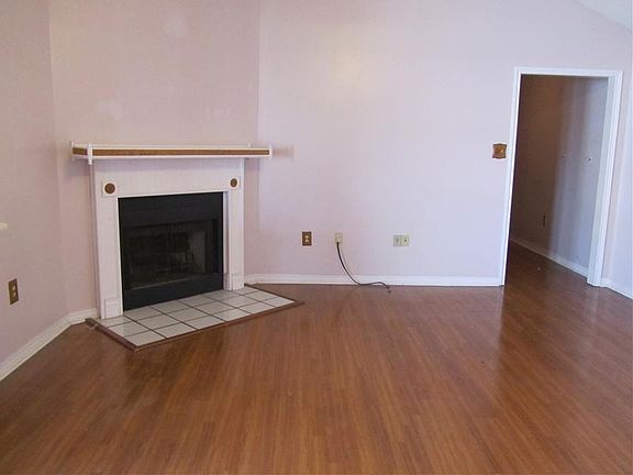 3rd image of 119 Brentwood Dr