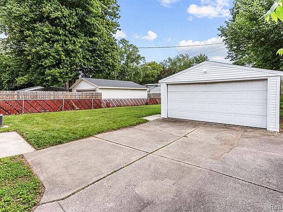 4th image of 35055 Fairchild St