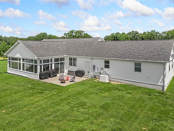 3rd image of 6047 Wade Rd