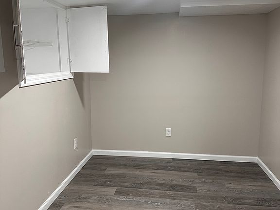 4th image of 607 W Ormsby Ave #9