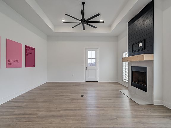 4th image of 909 N Grover Ave