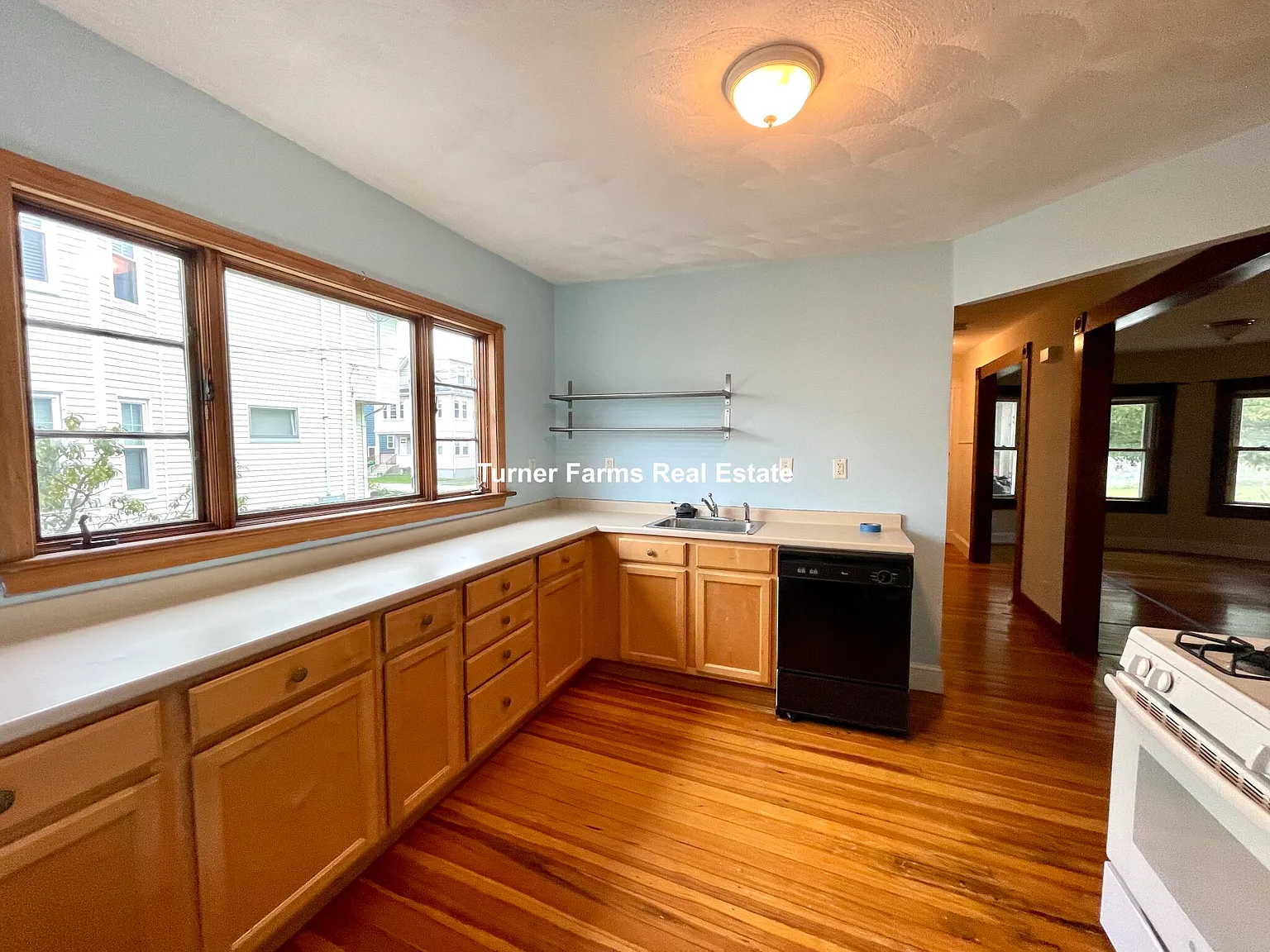 3 bed, 9999 sqft, $4,275 — Photo 2