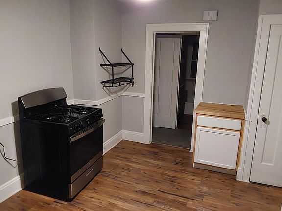 3rd image of 8208 Rosewood Ave #2