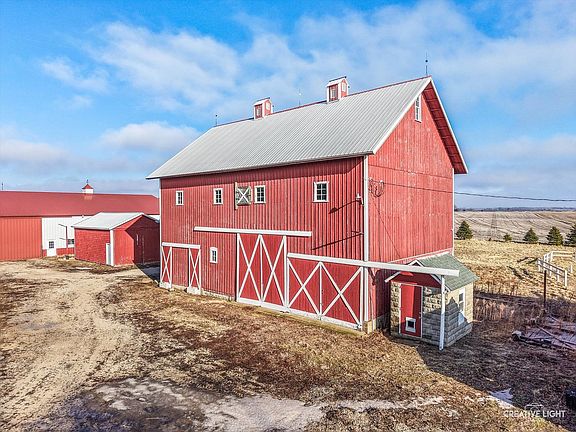 2nd image of 10256 Somonauk Rd