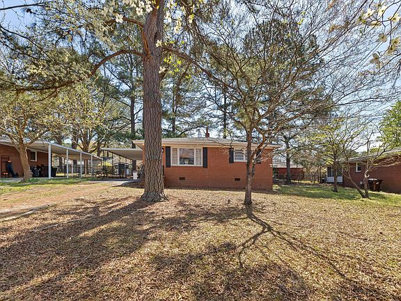 4th image of 320 Lake Dr