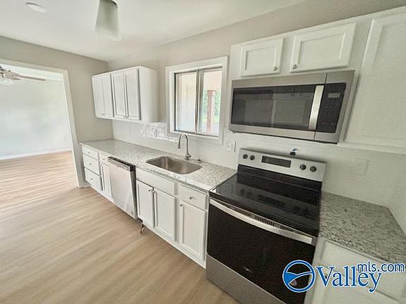 5th image of 1004 Lee Dr NW