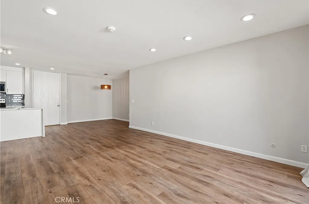2 bed, 1116 sqft, $4,250 — Photo 3