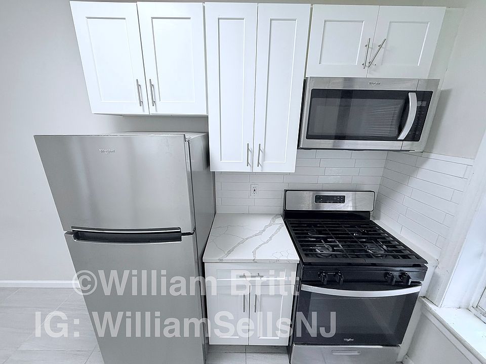 1st image of 125-127 Corbin Ave #202A