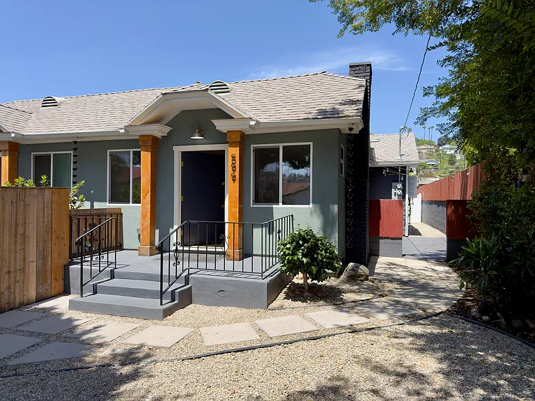 599 Cypress Ave — Photo 2