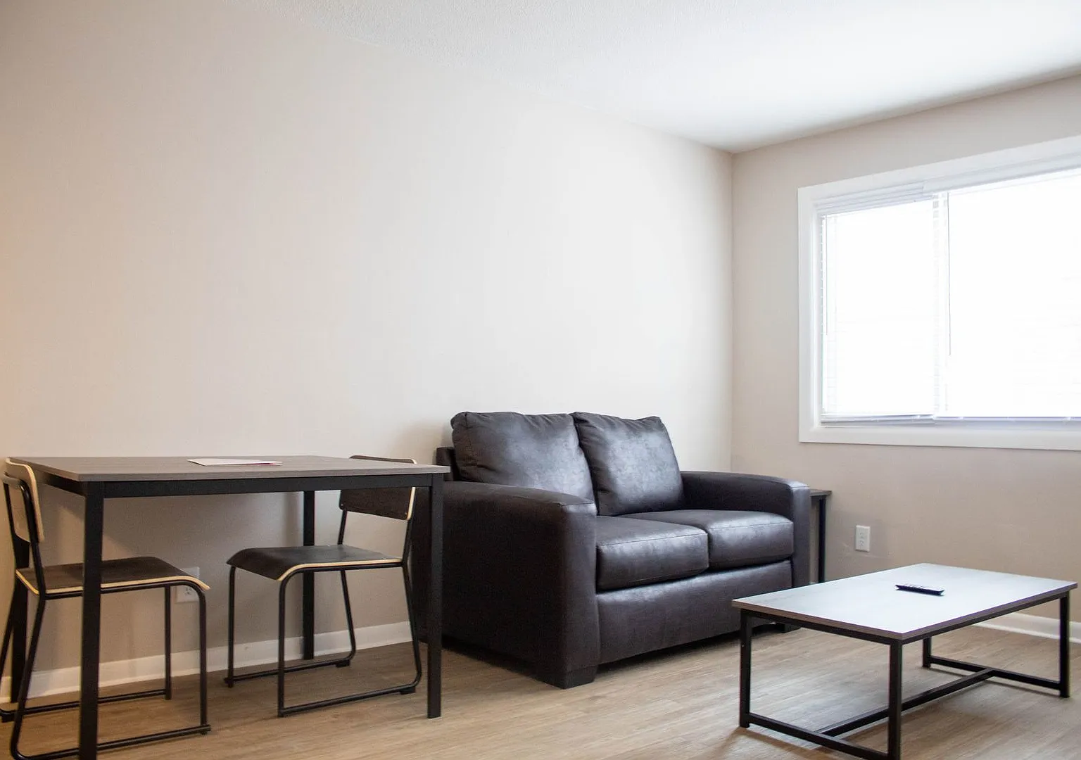108 E Healey — Photo 3