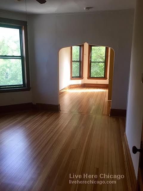2nd image of 2100 W Fletcher St