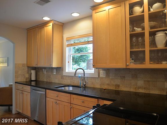 5th image of 4215 Colchester Dr