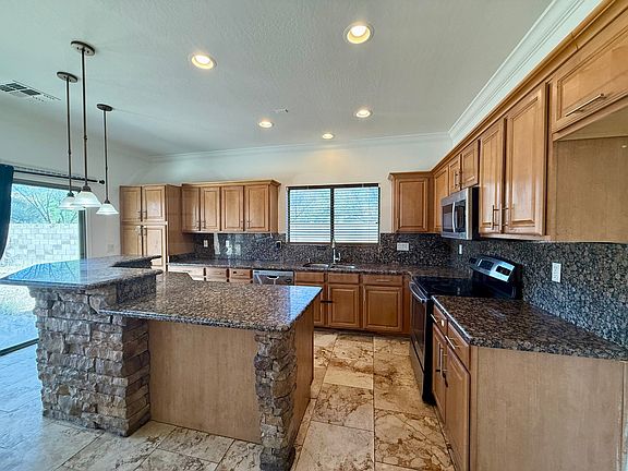3rd image of 435 W Harwell Rd