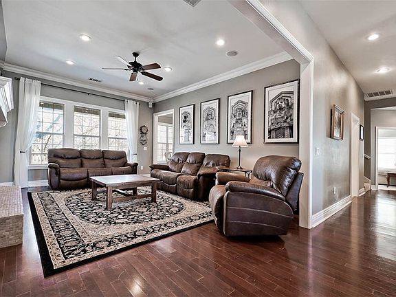4th image of 15324 Mahan Dr