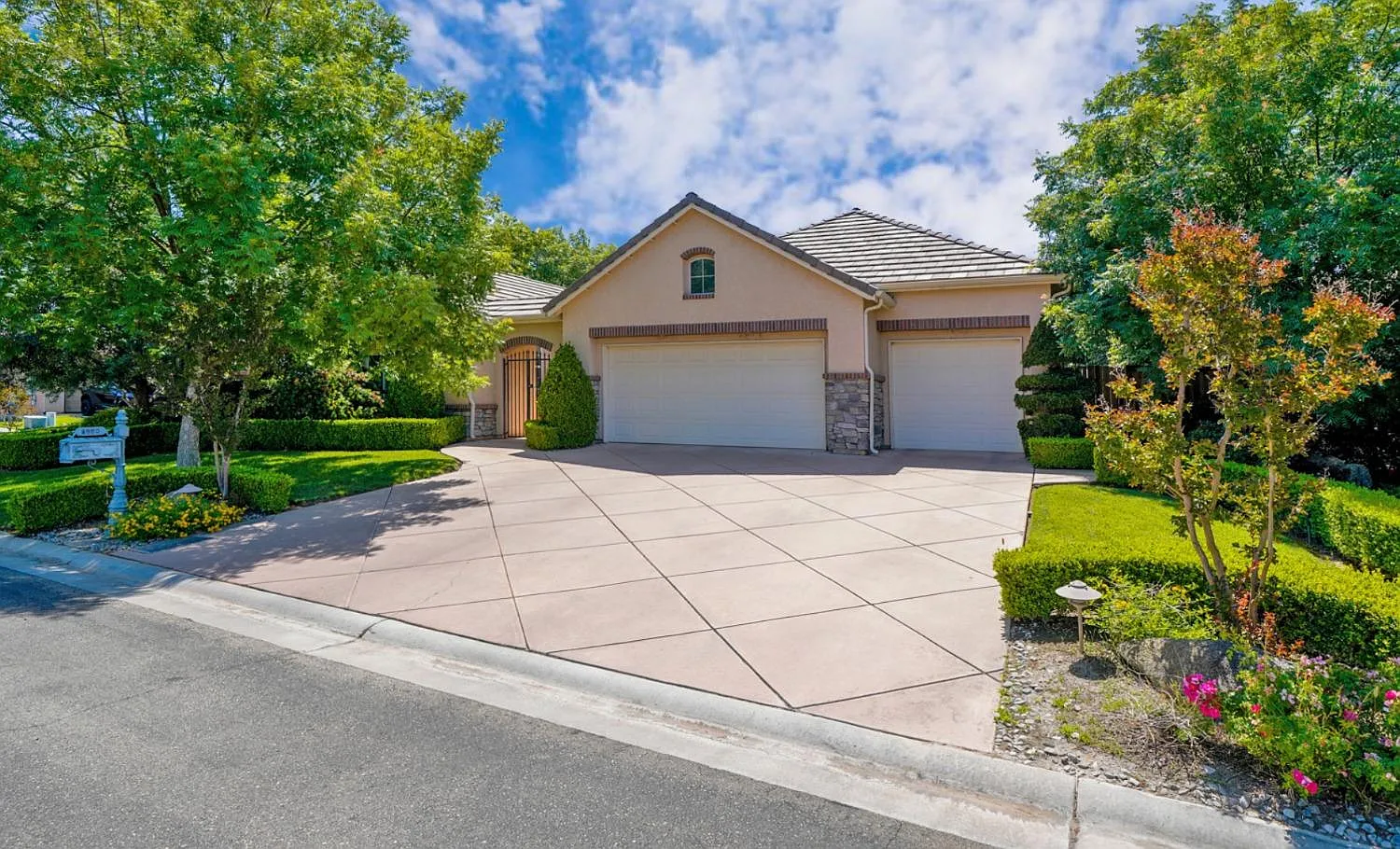 4224 N Montego Ln photo 1