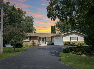 2110 Sprucewood Ln, Lindenhurst, IL 60046