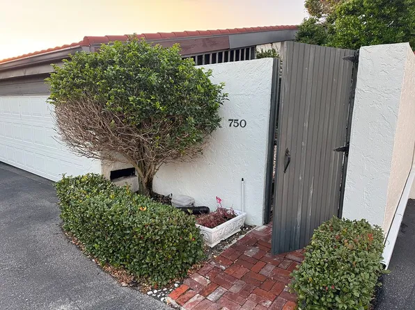 750 Sarabay Rd #1, Osprey, FL 34229