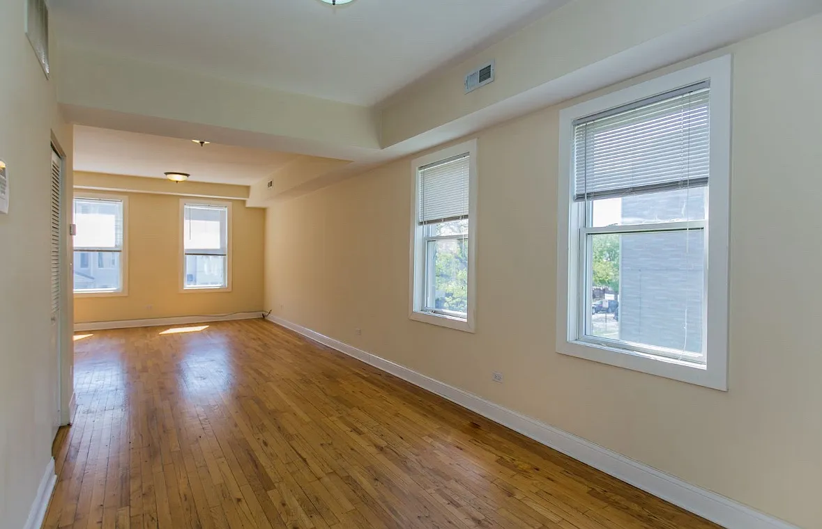 1636 N Spaulding Ave — Photo 2
