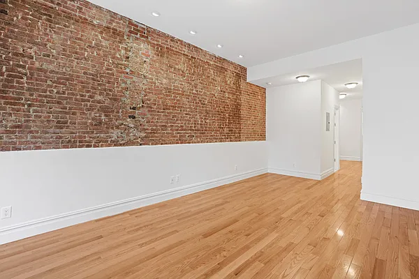 Rented by Cooper & Cooper Real Estate | media 4