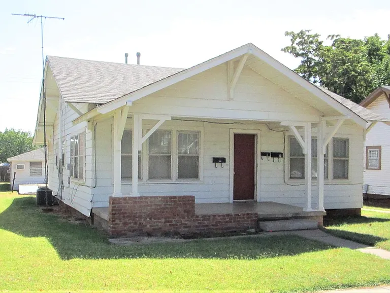 620 N Bradley St — Photo 1
