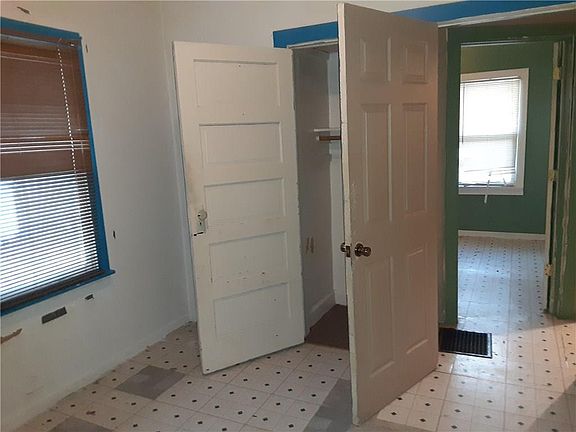 5th image of 2604 Brookway St