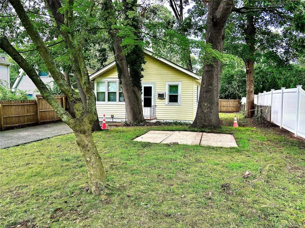 103 Maple Street S, Lake Grove, NY 11755