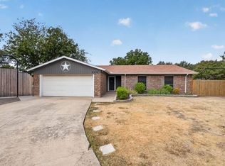 554 Taos Ct, Saginaw, TX 76179