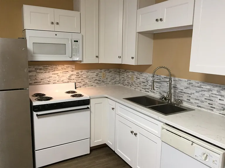 9" deep sinks with extension spray faucet