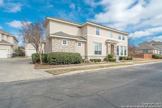 4 bed, 2095 sqft, $2,100 — Photo 2