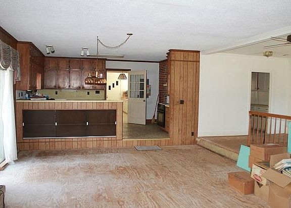 4th image of 102 Aycock St