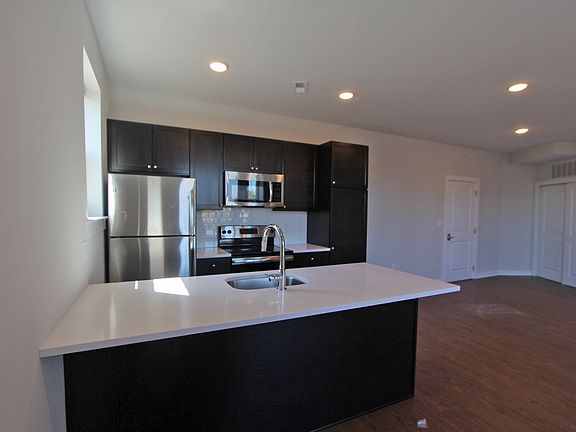 3rd image of 6656 Germantown Ave #211