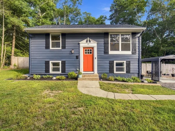 61 Esta Rd, Plymouth, MA 02360