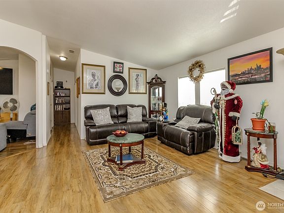 5th image of 8216 19th Avenue E #10