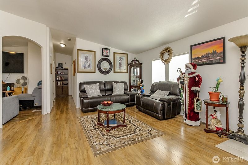 5th image of 8216 19th Avenue E #10