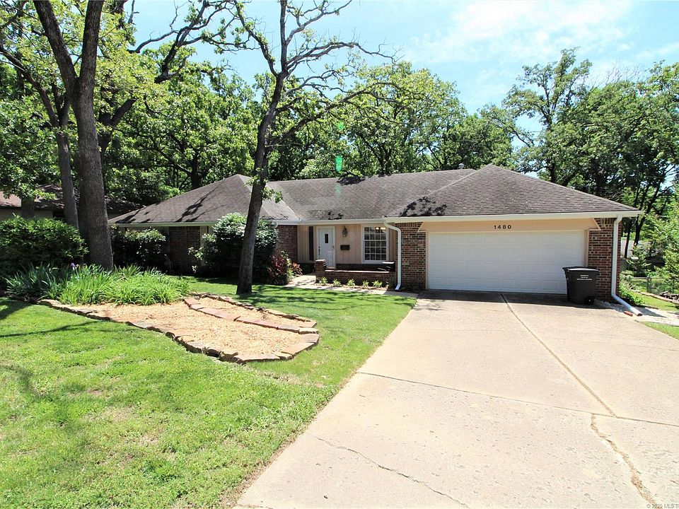 1st image of 1480 Oakdale Dr