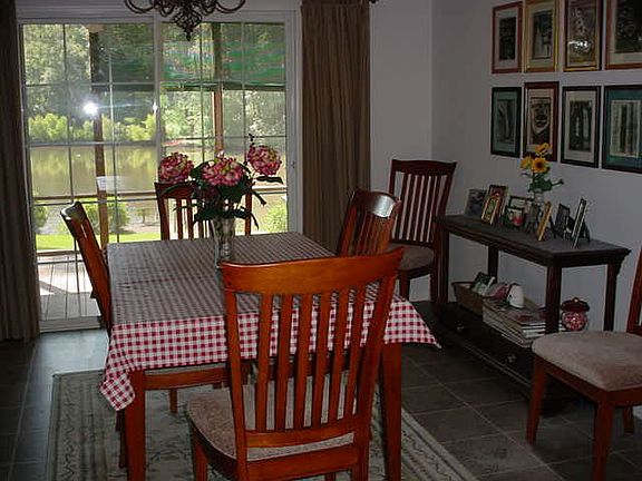 4th image of 285 Camellia Ct