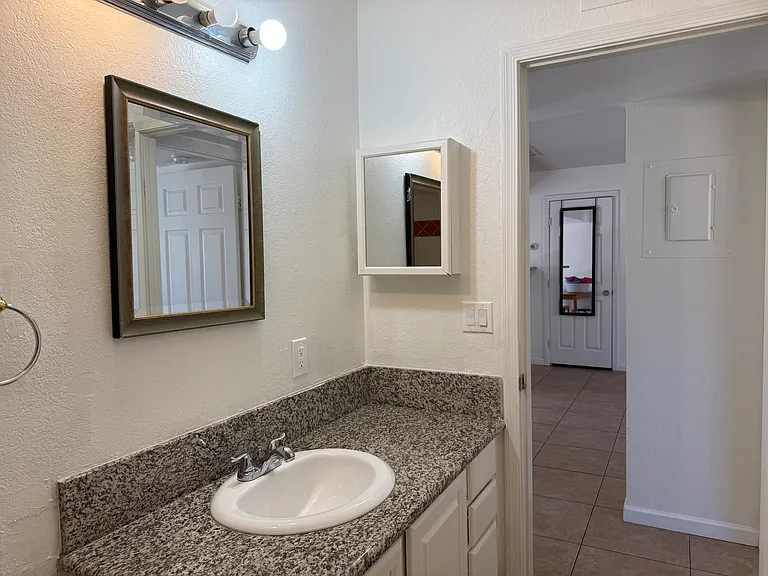 312 S Wilson St — Photo 12