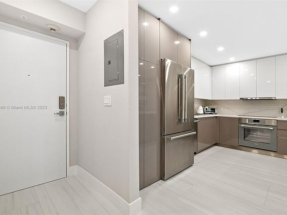4th image of 19390 Collins Ave APT 1015